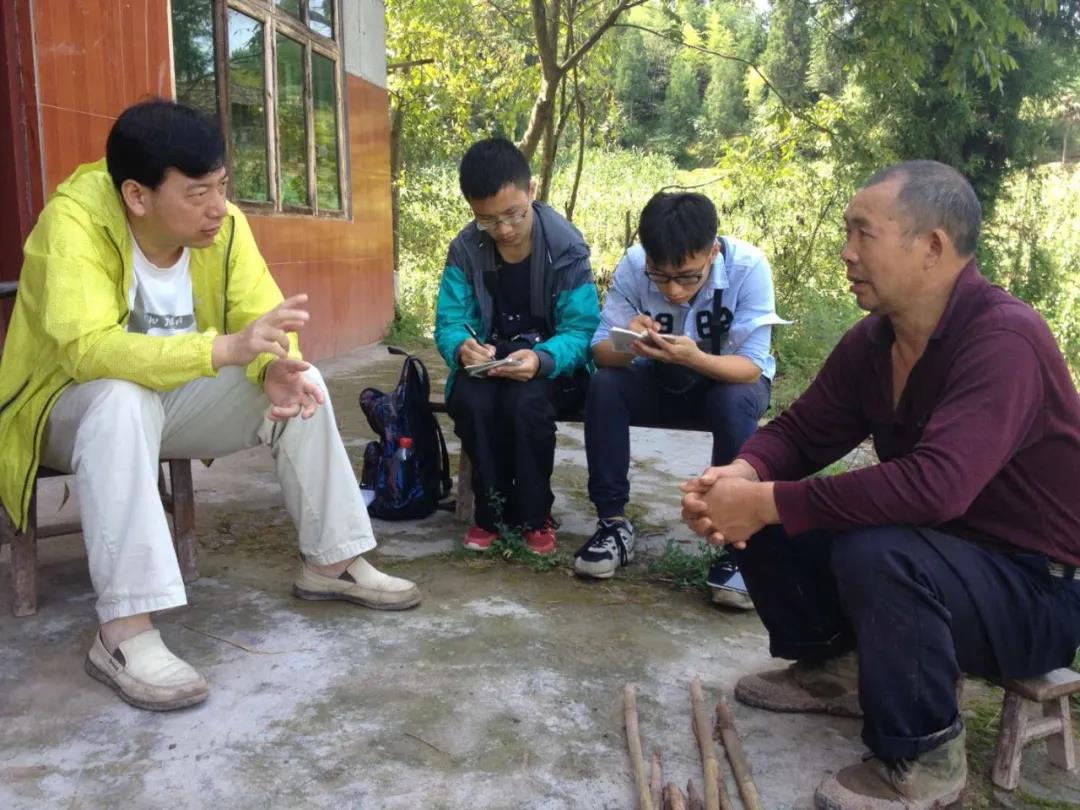 复学复什么?一堂特殊的网络班会课来解答